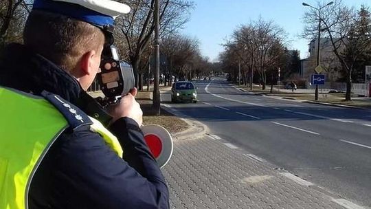 Uwaga kierowcy, dziś więcej policji na tej "krajówce". Noga z gazu