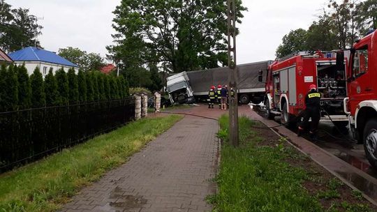 Uwaga kierowcy, utrudnienia drogowe po wypadku w Kurowie