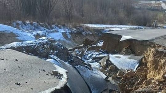 Uwaga kierowcy. Zawaliła się serwisówka przy S19