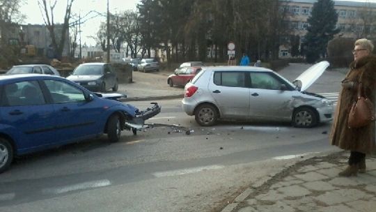 Uwaga na korki na ul. Wojciechowskiej, stłuczka dwóch aut