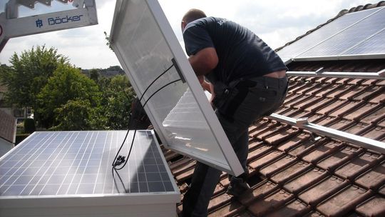 Uwaga na oszustów, którzy chcą montować OZE 