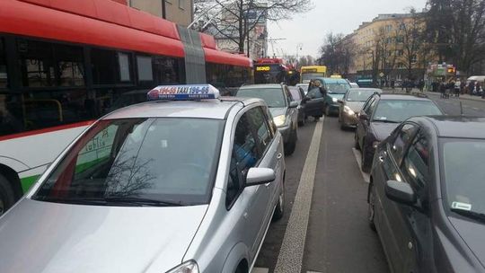 Uwaga pasażerowie! Duże opóźnienia kursów komunikacji miejskiej