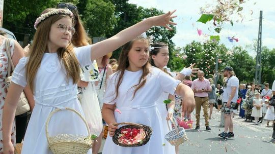 Uwaga, procesja idzie. W czwartek Boże Ciało - jedno z najważniejszych świąt katolickich
