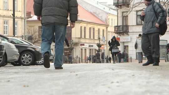 Uwaga! Ślisko na chodnikach