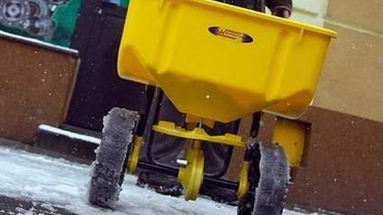 Uwaga! Ślisko na drogach i chodnikach. Przez cały dzień