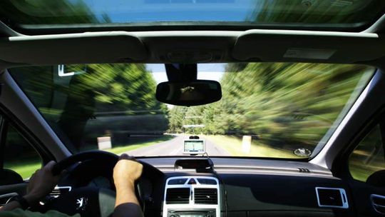 Uwierzyli nawigacji. Skończyli w błocie