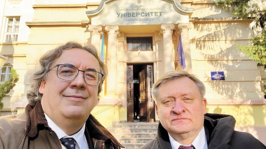 Uzdrawiają ponad granicami. Lubelscy okuliści leczą wzrok ofiarom wojny na Ukrainie