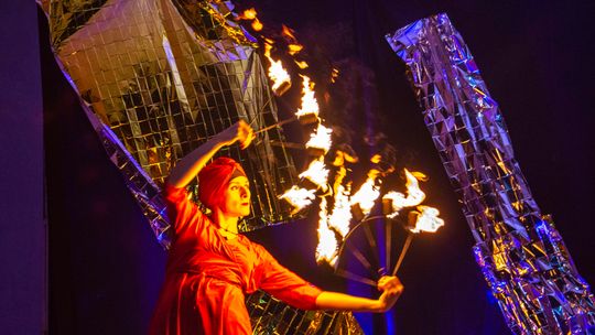 Variete Fundacji Sztukmistrze. Fire show w Ogrodzie Saskim [zdjęcia]