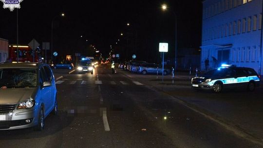 Volkswagen potrącił seniorkę na przejściu dla pieszych. Interweniował śmigłowiec LPR