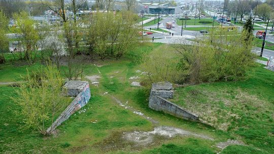 W 1979 roku odsłaniał go Edward Gierek. Co zrobić z resztkami pomnika w Lublinie?