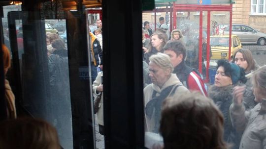W autobusach można prawie wszystko, bo urzędnicy nie mają czasu