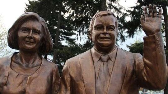 W Białej Podlaskiej stanął pomnik Lecha i Marii Kaczyńskich