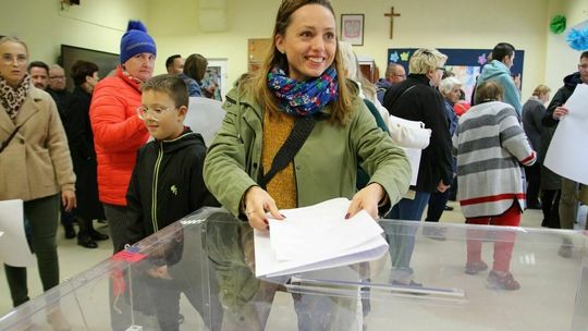 W Chełmie wygrało PiS. KO depcze mu po piętach