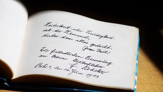 W czasach epidemii „lepiej się zarażać śmiechem, niż po mieście ziać oddechem”. Krótkie wierszyki na poprawę humoru