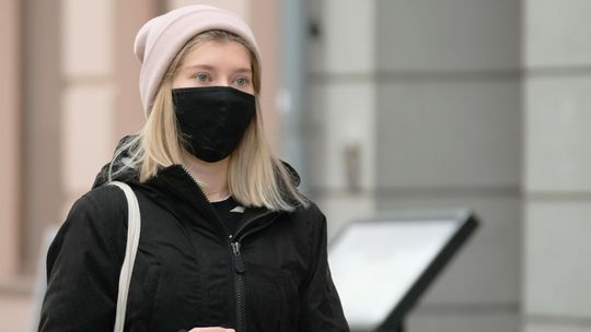 W czasie świąt policjanci nałożyli prawie 12,5 tys. mandatów za brak maseczki