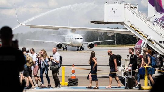 W czerwcu uruchomili loty z Lublina. Teraz je zawieszają. Powód?