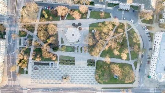 W czwartek zaczną stawiać płot wokół pl. Litewskiego. Będzie można podglądać budowę