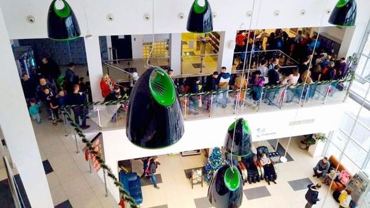 W długiej kolejce na drogi basen. Chełmski Park Wodny przeżywa oblężenie