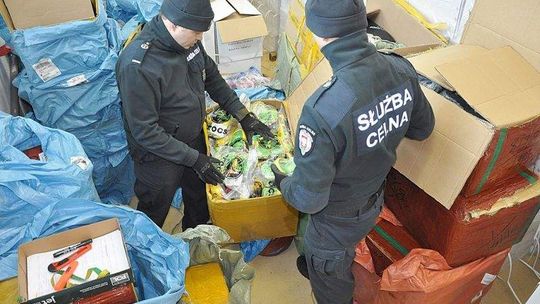 W Dorohusku utknęły tony podróbek. Odzież, akcesoria, elektronika