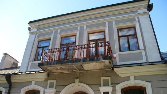 W dworku w Grabanowie będzie dom seniora. Remont już trwa 