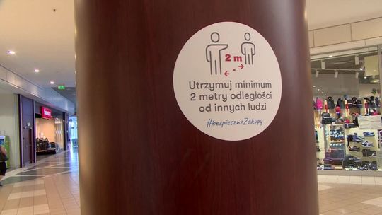 W galerii handlowej zwrócił uwagę na brak maseczki. Został pobity [wideo]