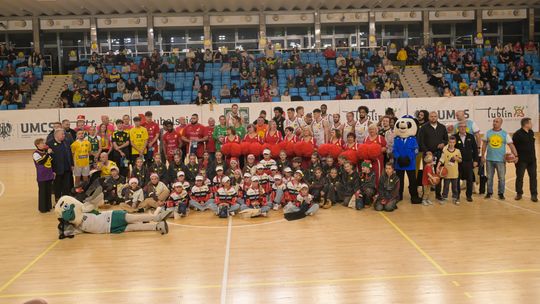 W hali MOSiR im. Zdzisława Niedzieli odbył się tradycyjny Mecz Słodkich Serc