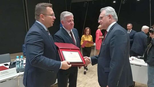 "W imię hipokryzji i politycznego lizusostwa wypieracie się swojej osobowości". Wielkie emocje na sesji sejmiku
