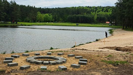 W Jacni jak na Hawajach. Na plaży staną wielkie parasole