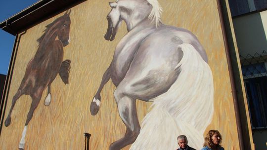 W Janowie Podlaskim konie już zdobią ścianę. W Białej Podlaskiej we wrześniu 