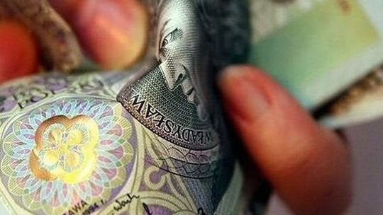 W jednej chwili stracili 15 i 25 tys. złotych. Kuzynka prosiła o pożyczkę