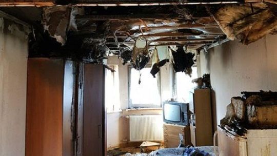 W jednej chwili stracili dach nad głową. Rodzina chce odbudować dom po pożarze