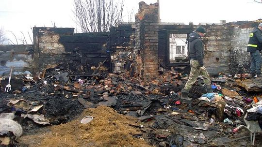 W jednej chwili stracili wszystko. Ich dom spłonął przed świętami