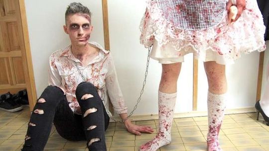 W jednych szkołach uczniowie przebierali się za kościotrupy, w innych za anioły