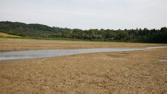 W Jeziorze Solińskim zaczyna brakować wody 