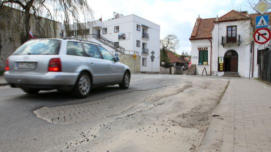 W Kazimierzu Dolnym nie chcą witać turystów dziurami
