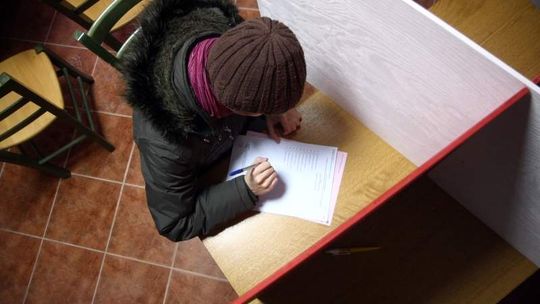 W komisjach wyborczych dalsze liczenie głosów