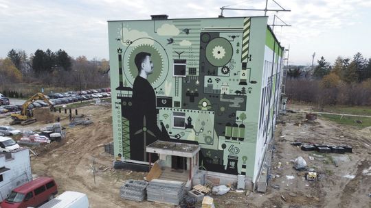 W Łęcznej nowy mural oczyszcza, zdobi i przypomina
