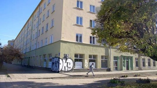 W lokalu po Karczmie Słupskiej miała być biblioteka. Wciąż stoi pusty