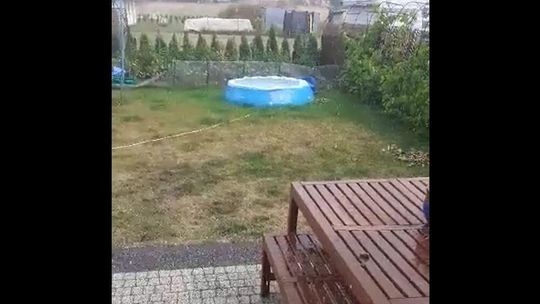 W Lublinie spokojnie, a zaraz za miastem nagły grad i deszcz [wideo]