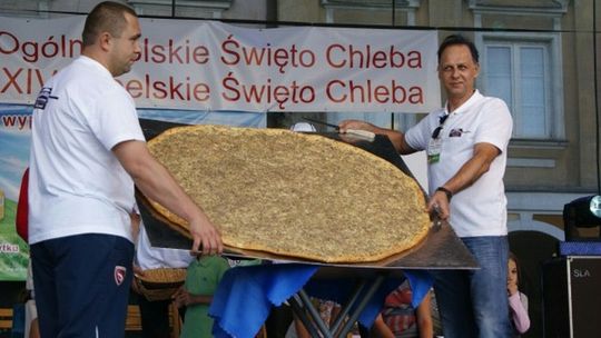 W Lublinie upiekli cebularza giganta. Rekord świata