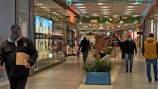 W Lublinie zaraz po konferencji premiera ludzie ruszyli do sklepów. "Tylu kupujących nie było od dwóch tygodni"  