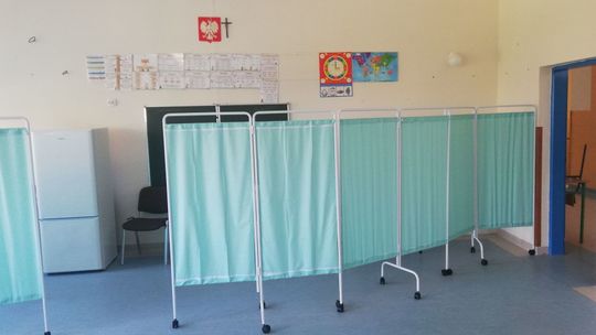 W małej Wierzbicy jeszcze nie zaczęli szczepić, a już mają chętnych z całej Polski