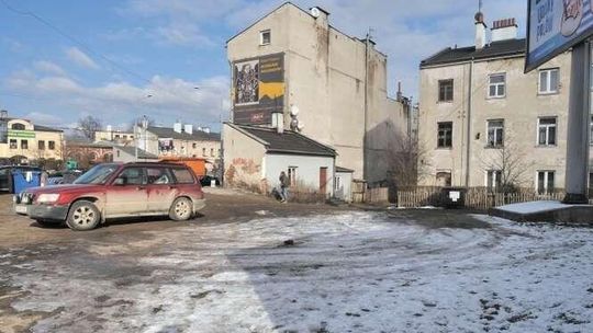 W miejscu chaotycznej zabudowy powstaną nowe sklepy i mieszkania?