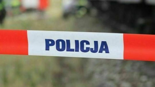 W mieszkaniu znaleziono ciała trójki dzieci. Miały rany cięte na szyjach