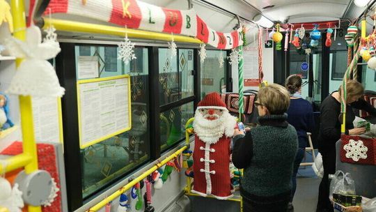 W mikołajki warto wybrać ten autobus. Mikołaj zawiezie i skontroluje bilet 