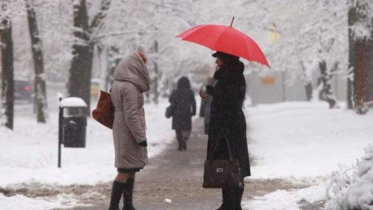 W nocy spadnie dużo śniegu, będą też zamiecie