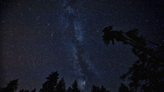 W nocy warto spojrzeć w niebo. Przed nami noc spadających gwiazd