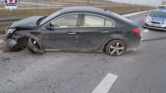 W oplu pękła opona. Groźny wypadek na S17 