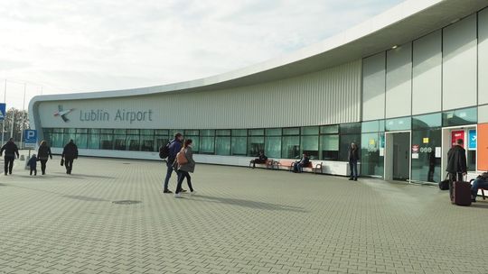 W ostatniej chwili rząd zmienił decyzję. Loty do Londynu jednak później