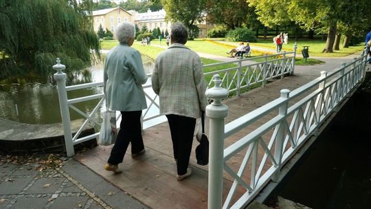 W parku w Nałęczowie znalazł portfel. W środku było 2 tys. złotych